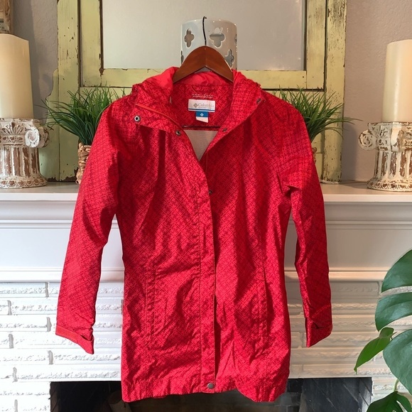 Columbia Omni-Tech Waterproof Hooded Red Women’s Rain Jacket XS Printed - Picture 1 of 6